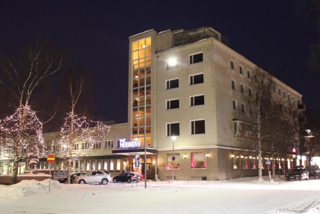 a building with a light on the side of it at night at Hotel Merihovi in Kemi