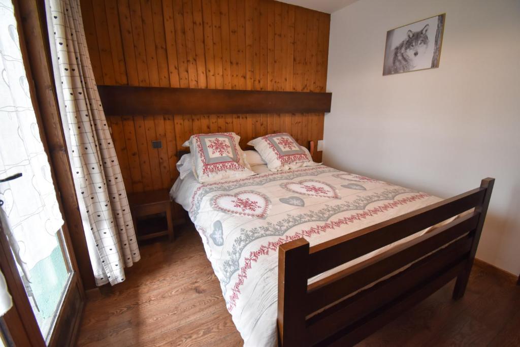 Postel nebo postele na pokoji v ubytování Hôtel Le Chinfrey