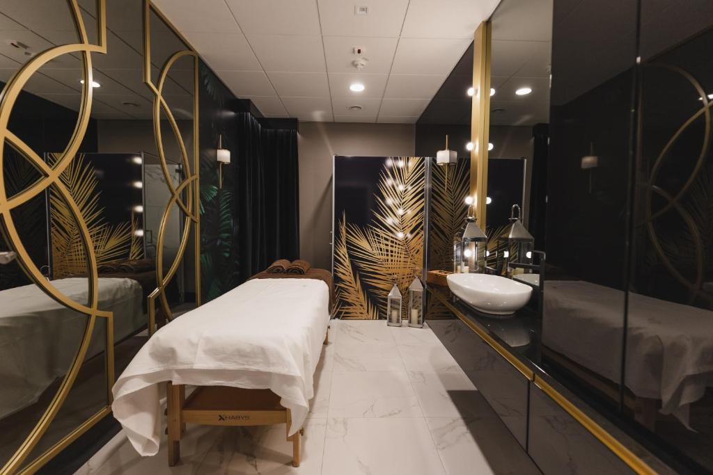 Postel nebo postele na pokoji v ubytování Trofana Wellness & SPA