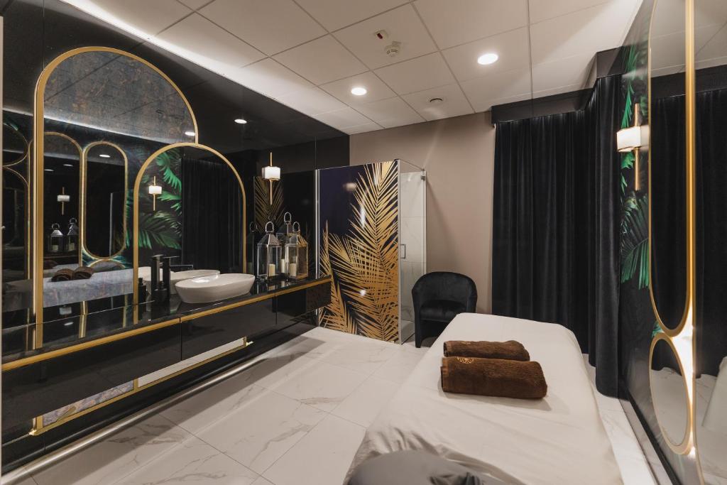 Postel nebo postele na pokoji v ubytování Trofana Wellness & SPA