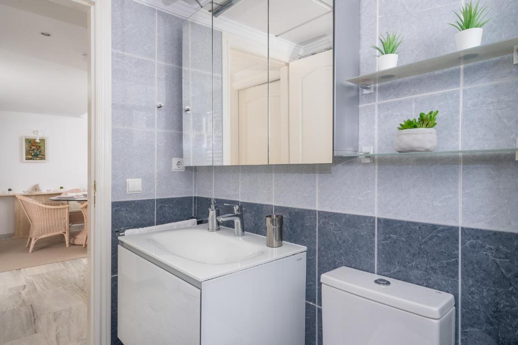 Łazienka w obiekcie El Porton bright apartment in Calahonda by Costarentals - Ref 95