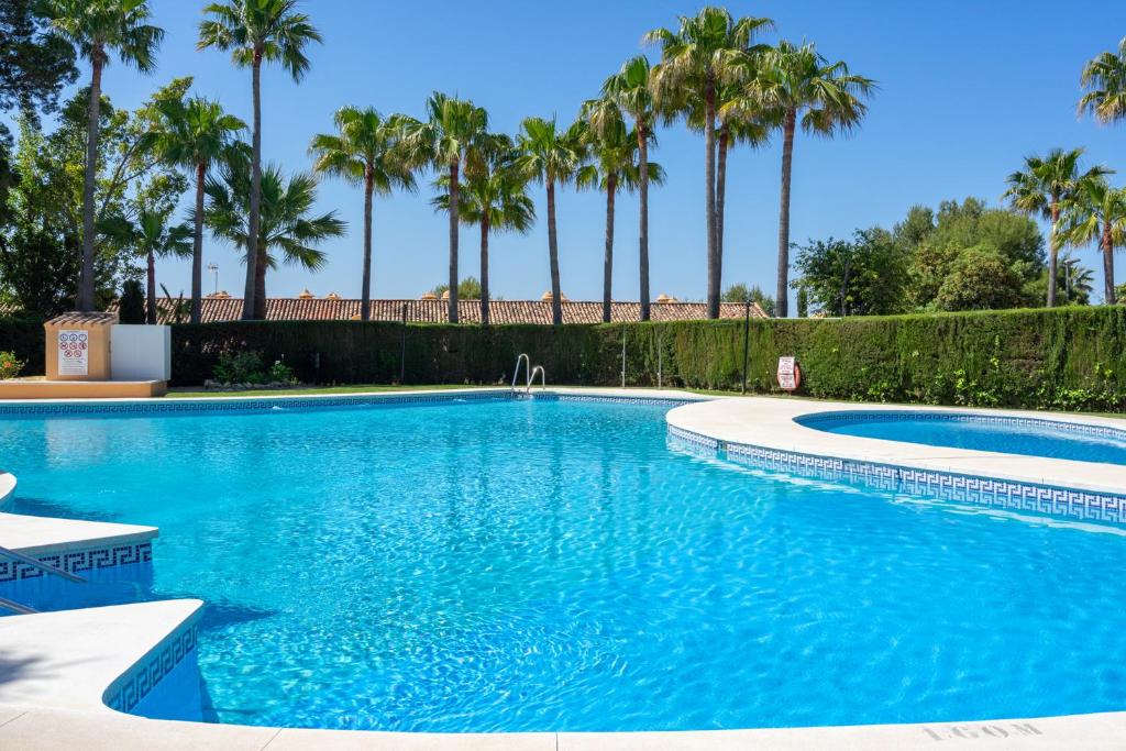 Basen w obiekcie El Porton bright apartment in Calahonda by Costarentals - Ref 95 lub w pobliżu