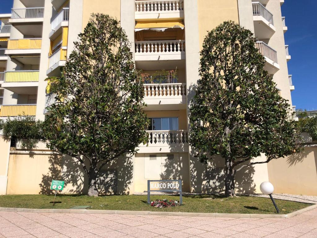 Budynek, w którym mieści się apartament