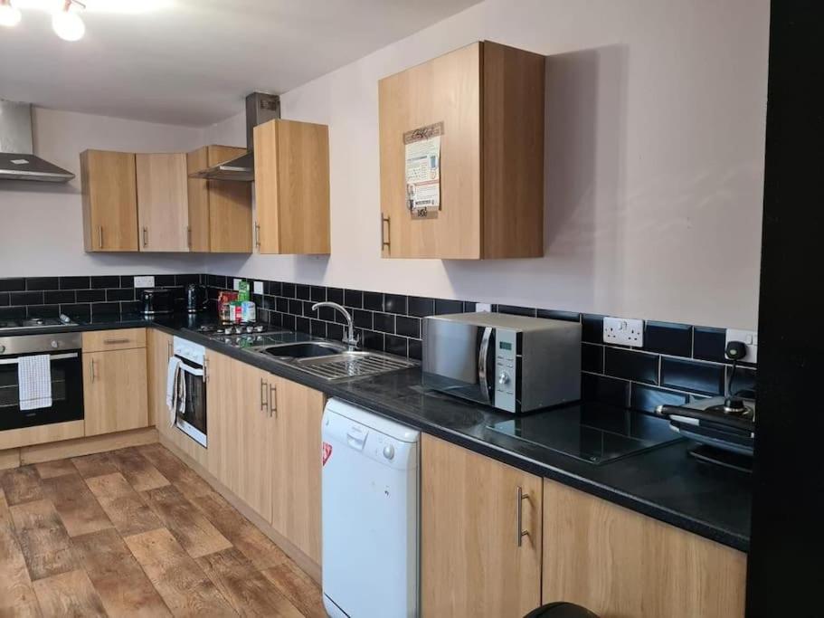 8 Bed Large Apt Newland Avenue, Hull (updated prices 2024)