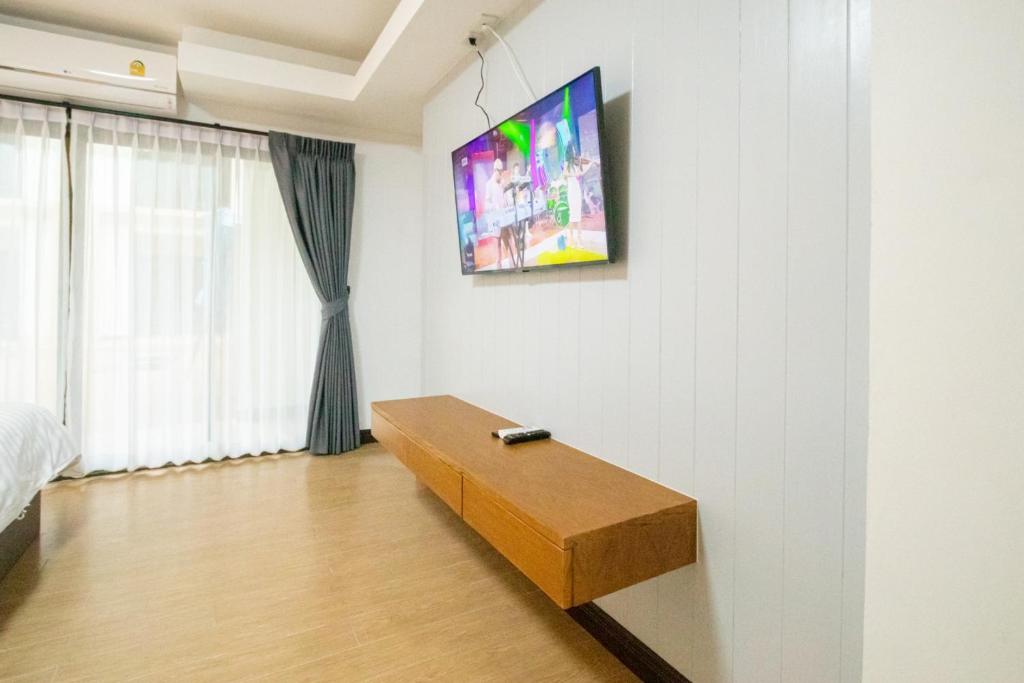 TV a/nebo společenská místnost v ubytování Peacock De Pai Hotel