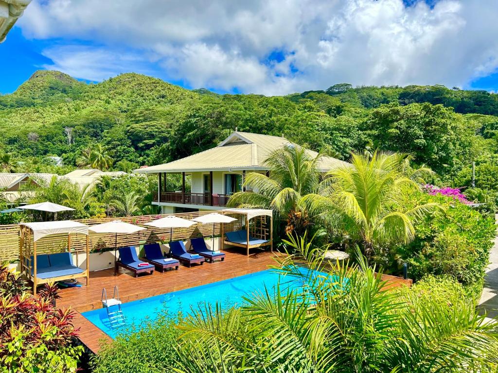 Вид на бассейн в The Seaboards Apartments Seychelles или окрестностях