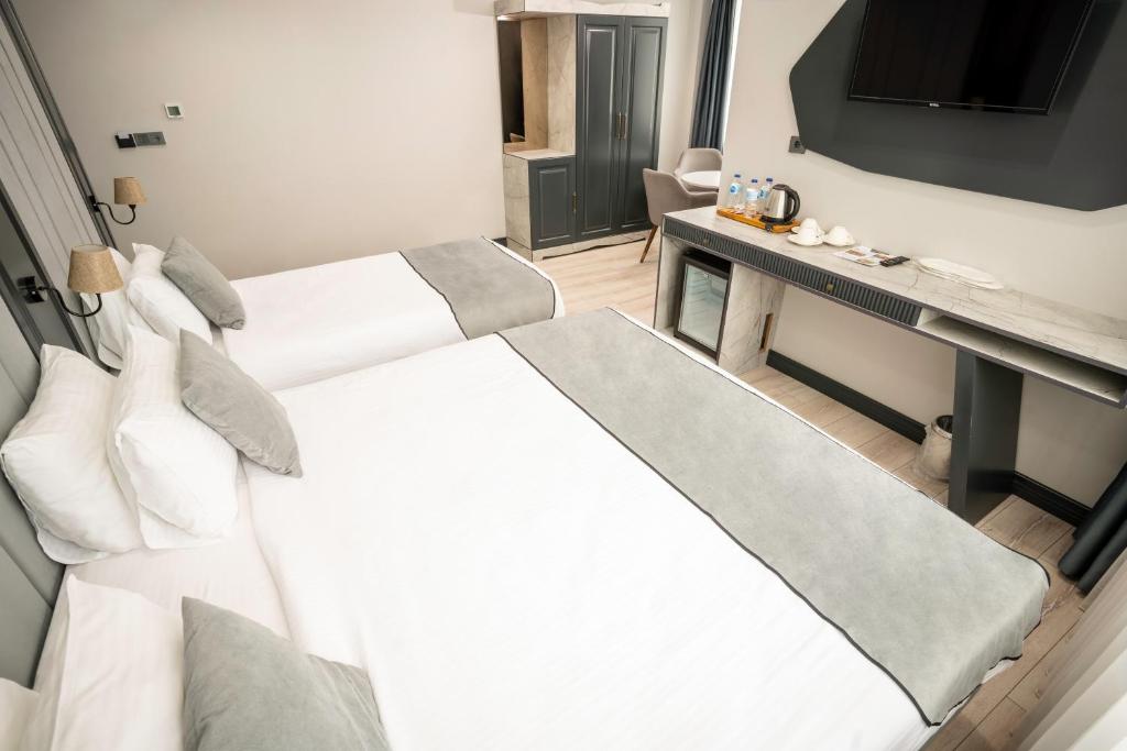 A bed or beds in a room at Express Plus Hotel