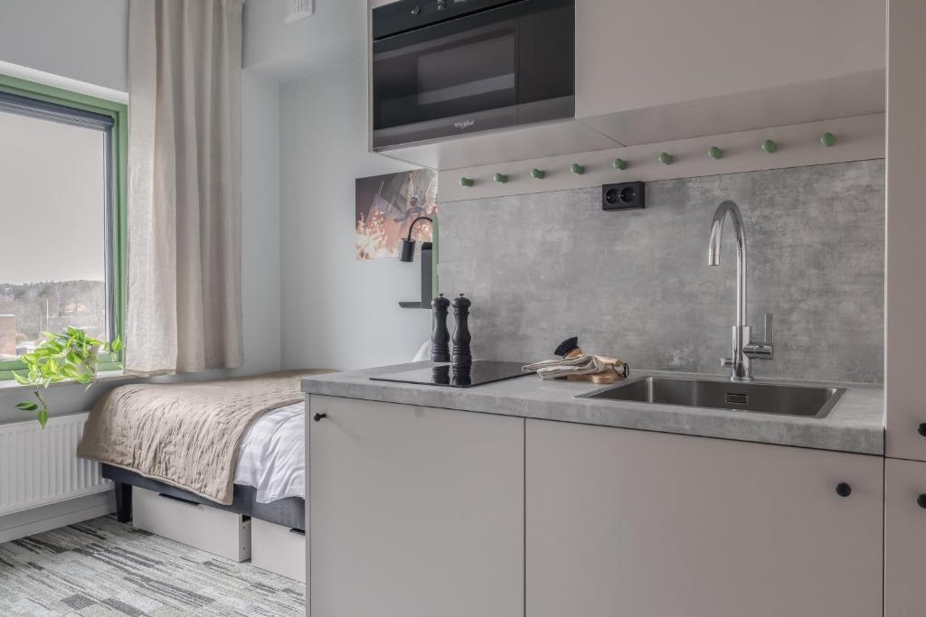 Kuchyň nebo kuchyňský kout v ubytování HomeX Hotel for Gamers