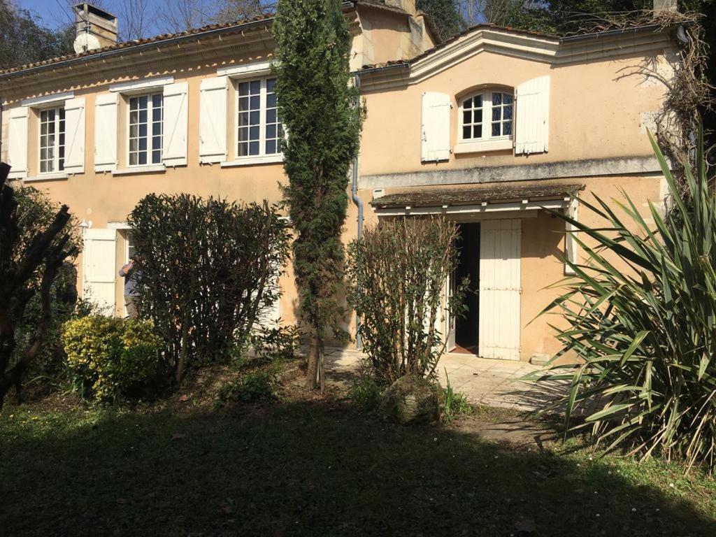 Zdjęcie z galerii obiektu Bourg sainte-croix w mieście Bourg-sur-Gironde