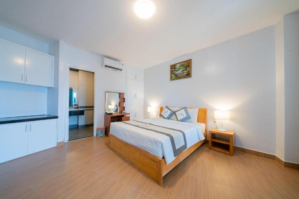 מיטה או מיטות בחדר ב-Yen Nam Hotel Nguyen Thai Son