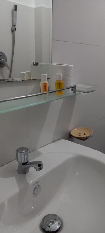 Shady transit hotel - 7