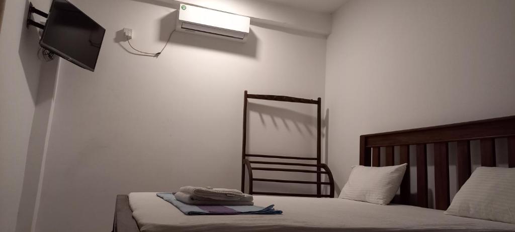 Shady transit hotel - 8