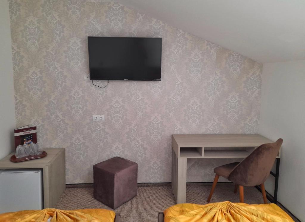 TV a/nebo společenská místnost v ubytování Hotel Alexis