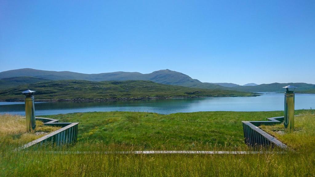 a view of a lake with mountains in the background at Blackhouse Bothies in Balallan