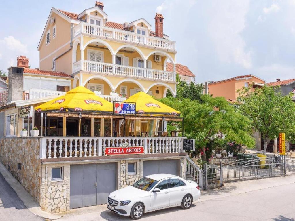 Budova, v ktorej sa apartmán nachádza