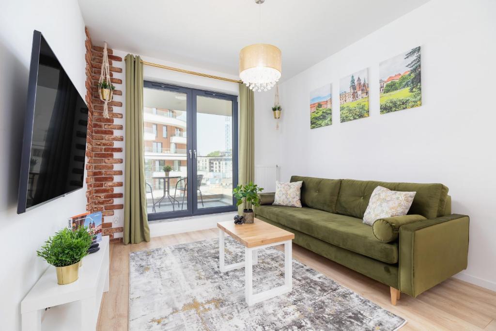 Televízia a/alebo spoločenská miestnosť v ubytovaní Wiślane Tarasy Lux Apartments Cracow by Renters Prestige