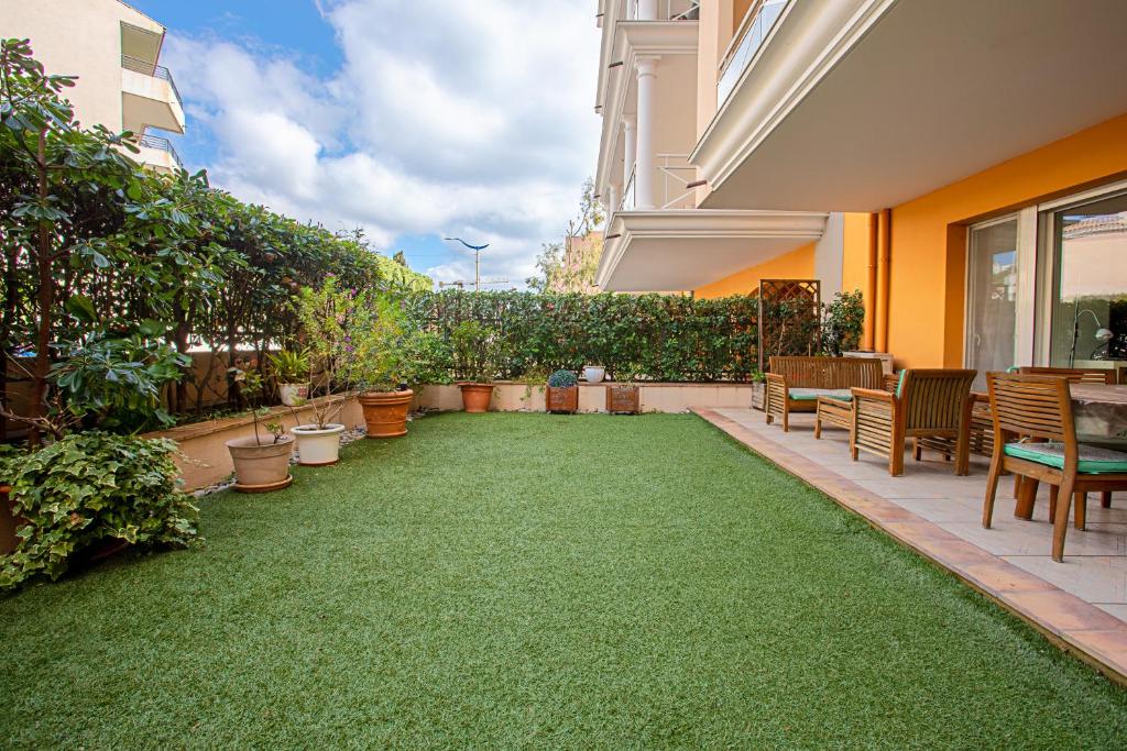 Vonkajšia záhrada v ubytovaní Appartement centre ville Cavalaire