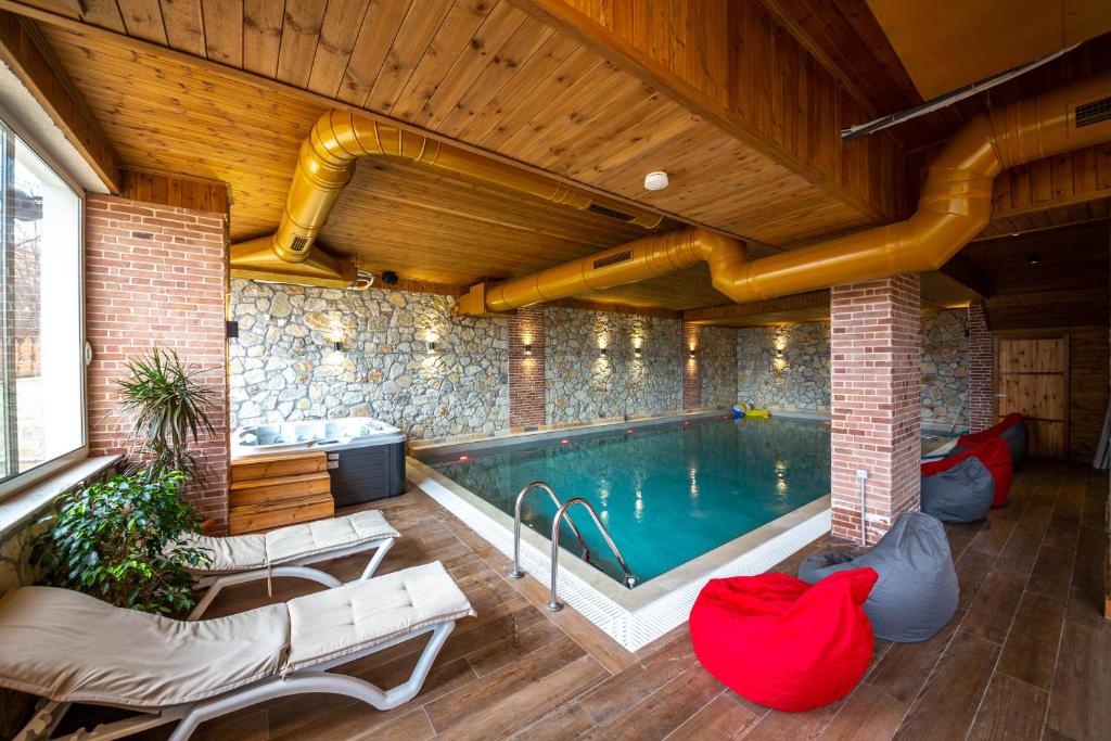 a swimming pool in a building with a tub at Aerial Hotel & Spa in Vlorë