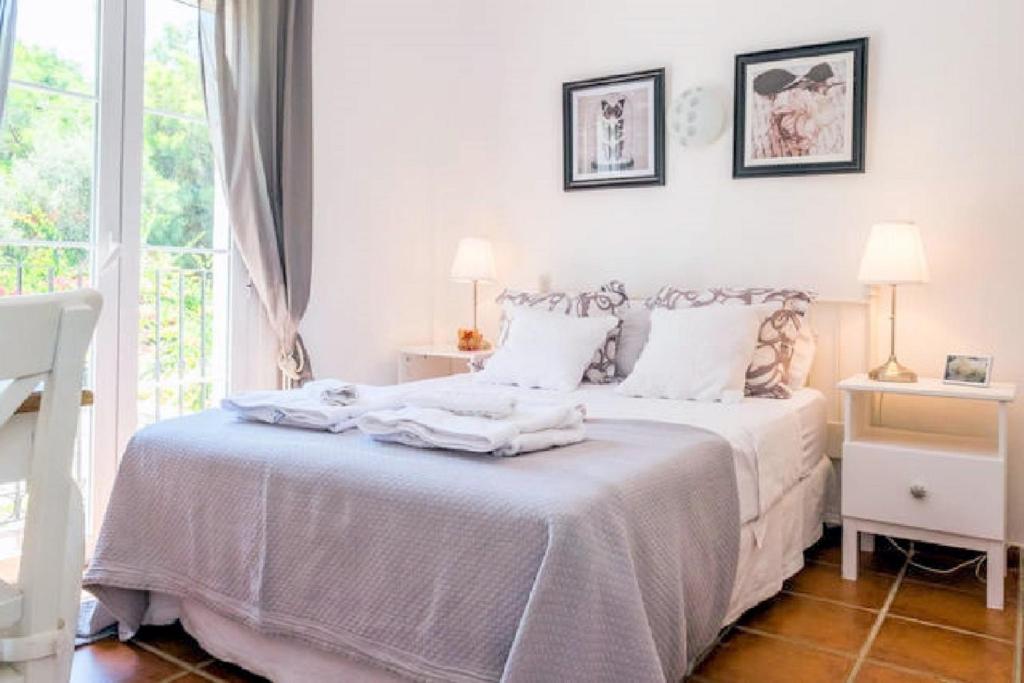 Postel nebo postele na pokoji v ubytování At Home in Malaga Stay & Solo Travellers