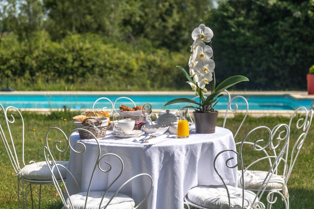 MANOIR LE COUTUREAU maisons d'hôtes - ダブルルーム ガーデンビュー