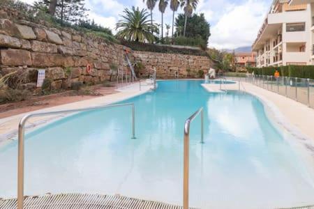 Bazén v ubytovaní Fairway Apartman Mijas Golf 2 - Limonar alebo v jeho blízkosti