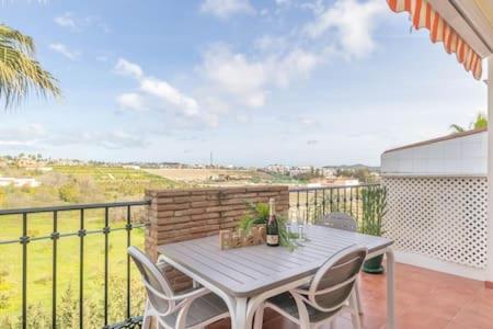 Balkón alebo terasa v ubytovaní Fairway Apartman Mijas Golf 2 - Limonar
