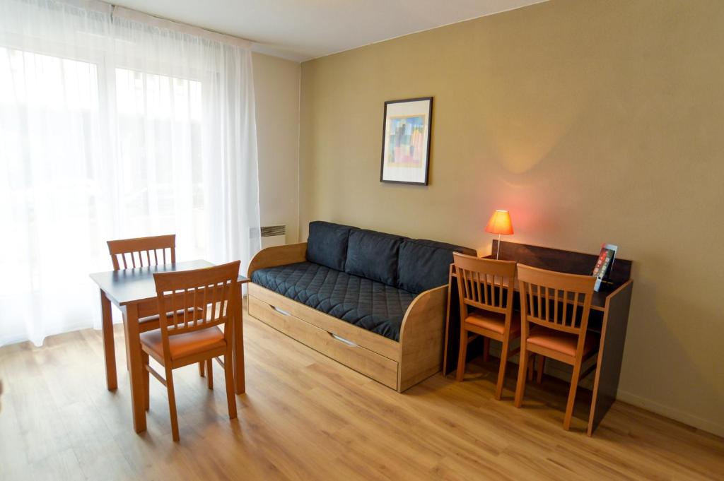 Apparthotel Privilodges Lyon Lumière - Apartment Large Double Bed + Twin Beds