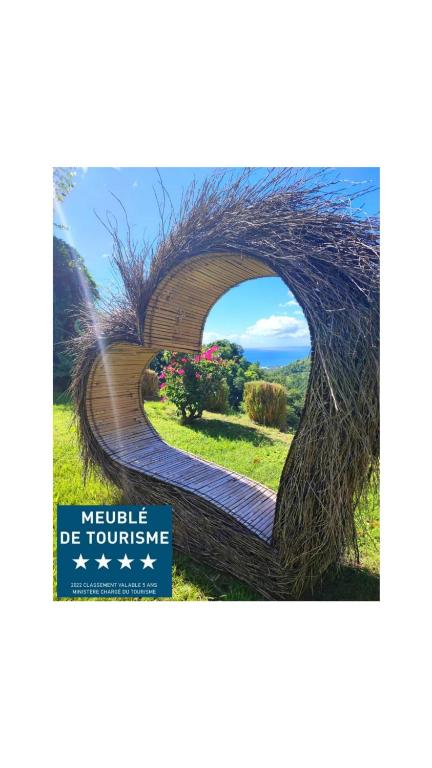 Gîte 4 étoiles, la Vieille Sucrerie St Claude Guadeloupe, Jacuzzi Spa privatif, vue exceptionnelle sur la mer des Caraïbes - отзывы и видео