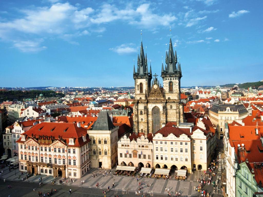 Nespecifikovaný výhled na destinaci Praha nebo výhled na město při pohledu z apartmánu
