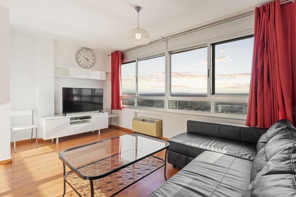 TV a/nebo společenská místnost v ubytování WELCS APARTAMENTO 051 EMP con vistas al mar