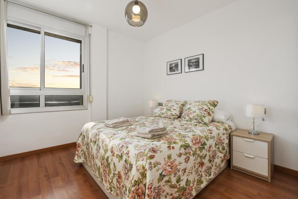 Postel nebo postele na pokoji v ubytování WELCS APARTAMENTO 051 EMP con vistas al mar