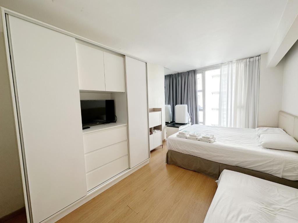 a hotel room with two beds and a tv at Park Soho Recoleta in Buenos Aires