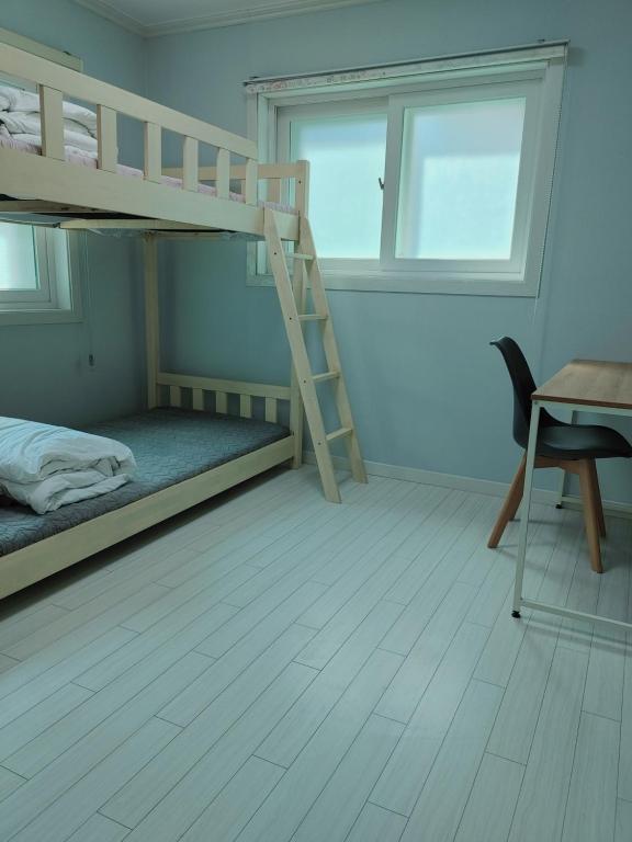 Postel nebo postele na pokoji v ubytování Cobe Guesthouse Dongdaemun