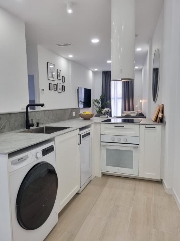 A kitchen or kitchenette at Residencial de la Yedra