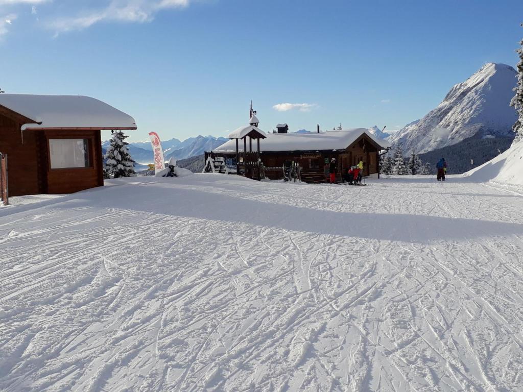 Chalet Shakti by Interhome v zime