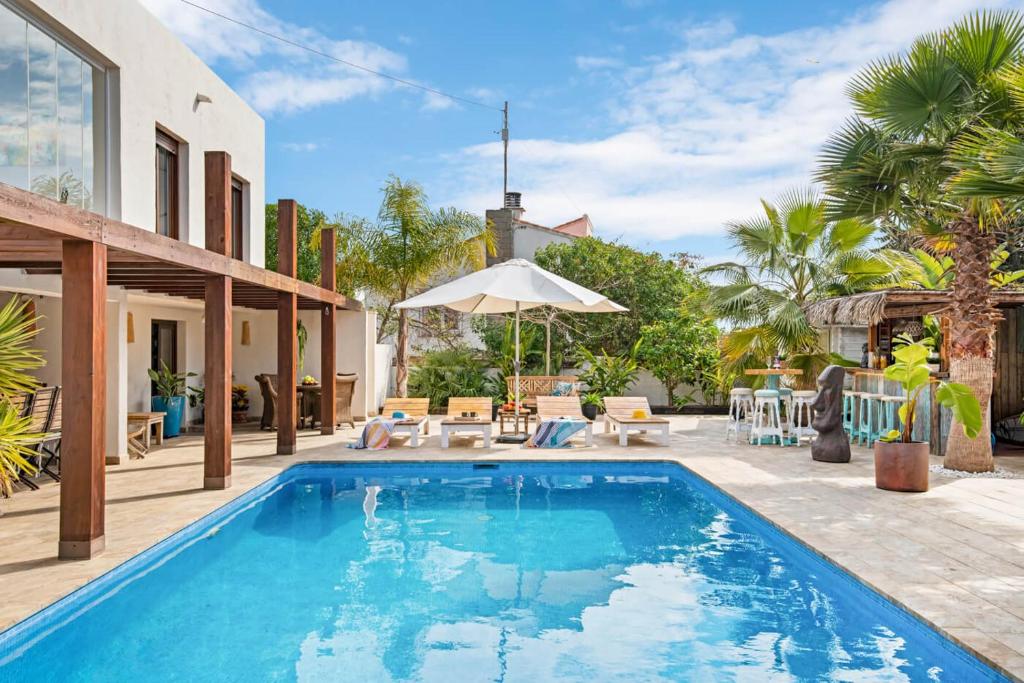 Villa Moai - PlusHolidays, Calpe, Spain - Booking.com