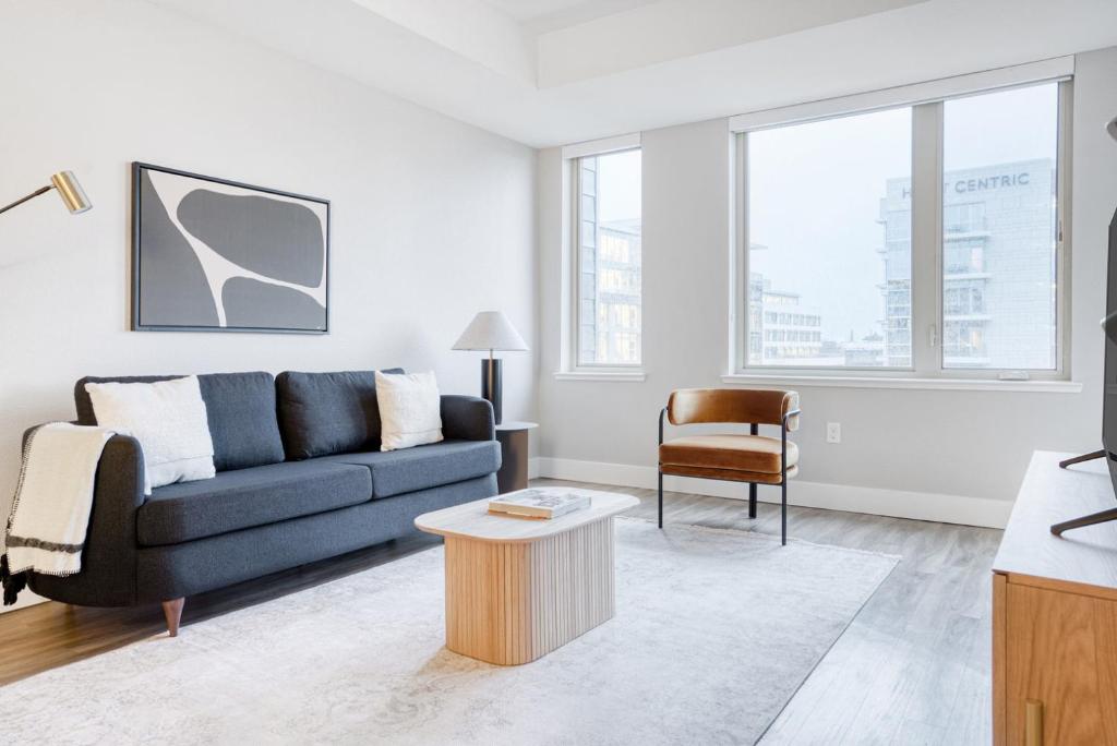 Apartment Mountain View 1BR w Pool Gym nr Caltrain SFO704, Los Altos