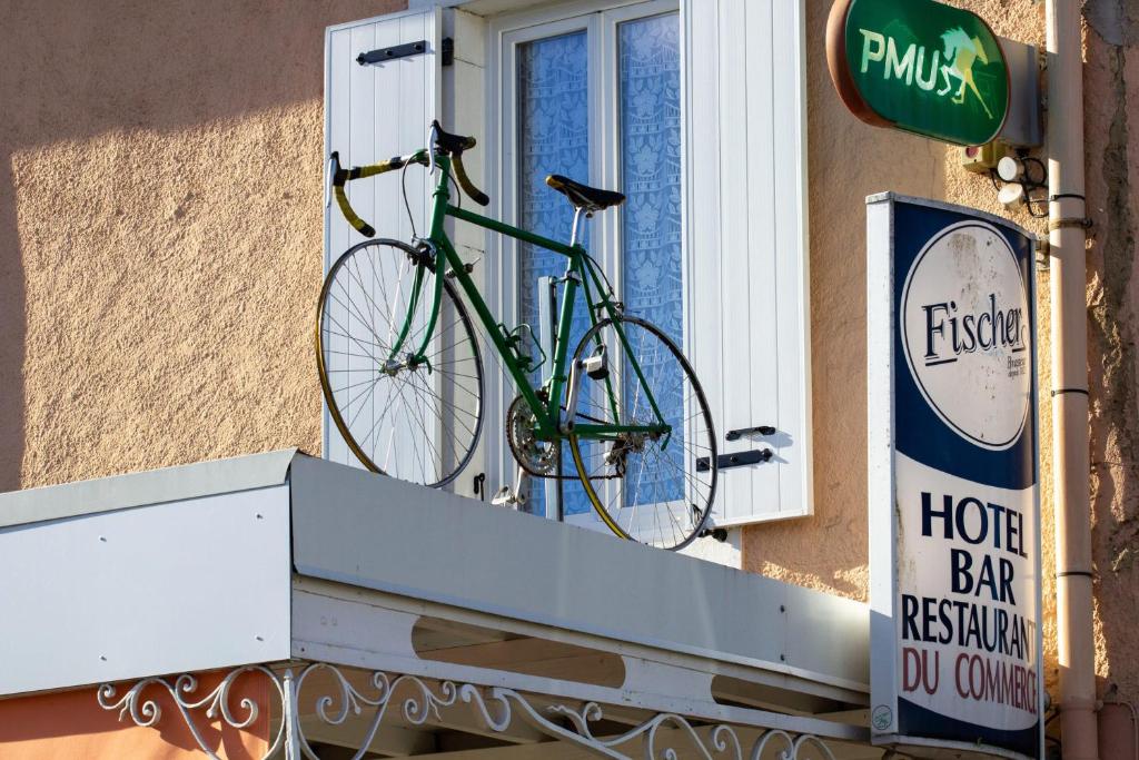 Jízda na kole v ubytování Hotel du Commerce nebo okolí