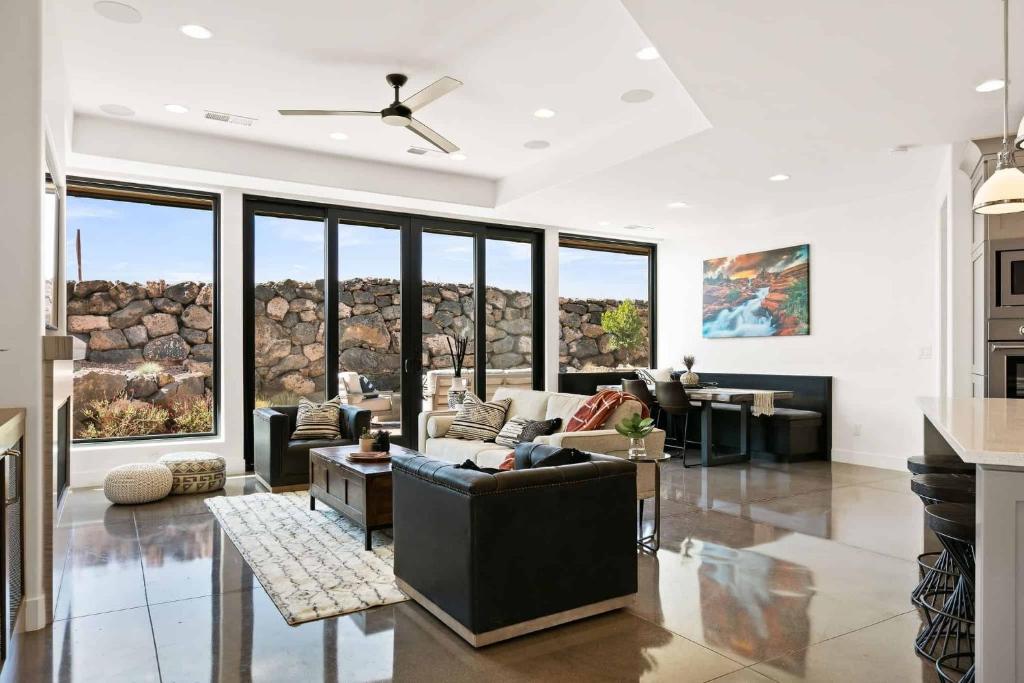 Gambar di galeri bagi Enchanting Encanto #1 home di Ivins