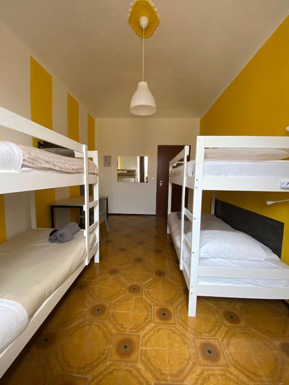 Voodi või voodid majutusasutuse Hostel Turin Metro Young toas