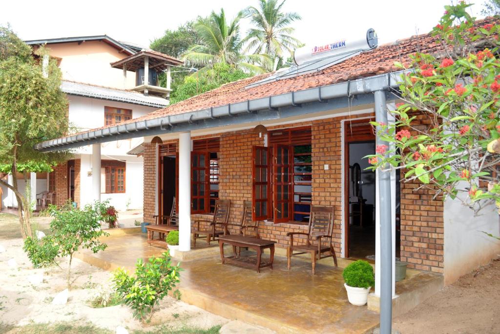 Gallery image of Dilena Beach Inn in Tangalle