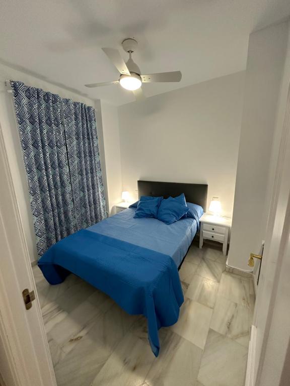 Posteľ alebo postele v izbe v ubytovaní Apartamentos Don Diego La Carihuela