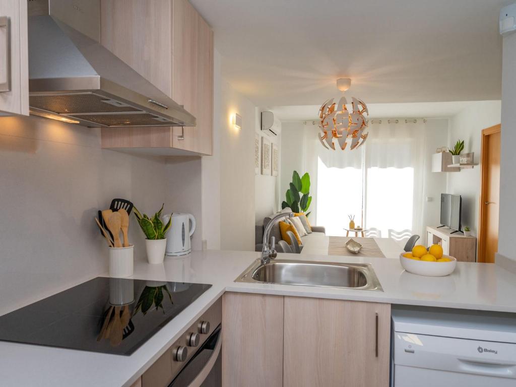 Kuchyňa alebo kuchynka v ubytovaní Apartment Sakura by Interhome
