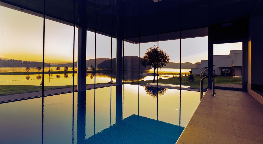 Bazén v ubytování Lemon Resort Spa nebo v jeho okolí