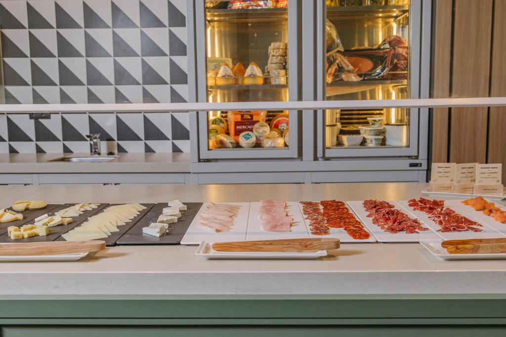 Catalonia Barcelona Plaza - Resim 29