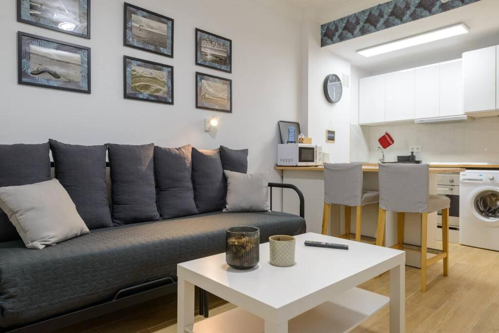 Kuchyň nebo kuchyňský kout v ubytování Estudio en Playa de Las Canteras