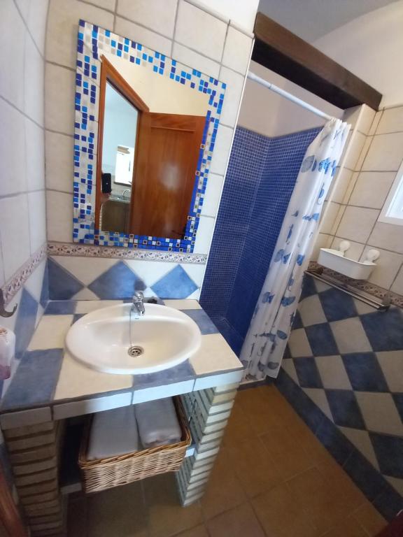 Kúpeľňa v ubytovaní Apartamentos Cala Isabel