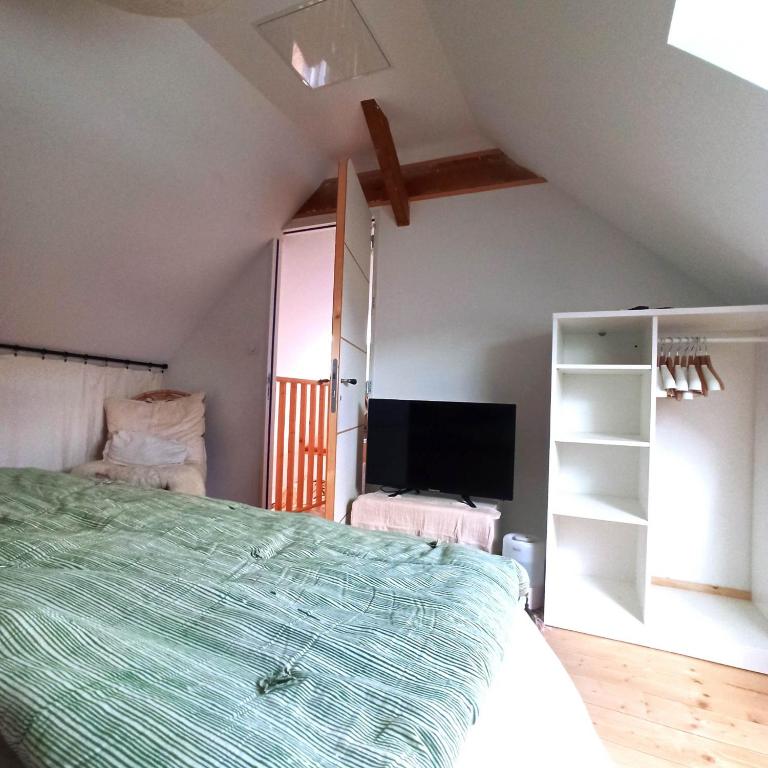 Zdjęcie z galerii obiektu Chambre dans atelier d'artiste w mieście Le Mans