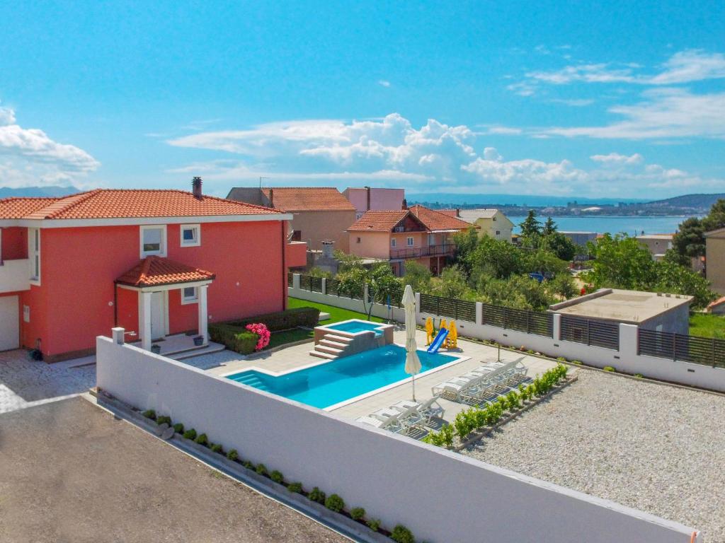 Bazén v ubytování Holiday Home Queen Ahn by Interhome nebo v jeho okolí