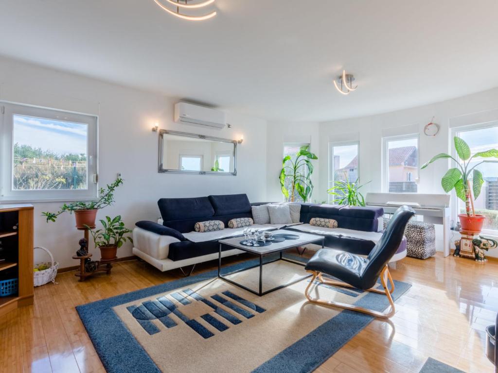 Posezení v ubytování Holiday Home Queen Ahn by Interhome